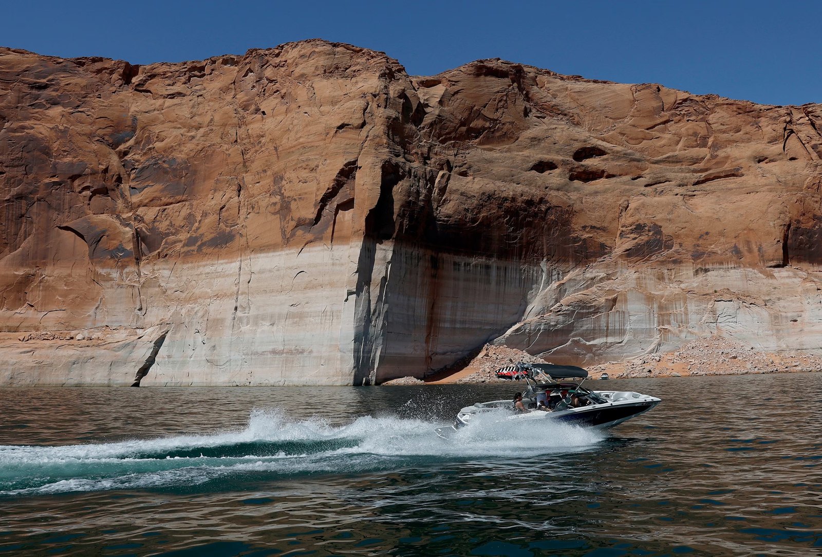 Lake Powell bathtub ring showing dropped water levels against the canyon wall